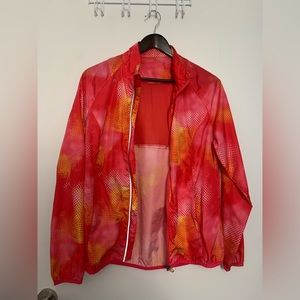 Super light windbreaker/rainjacket (no size, no brand)